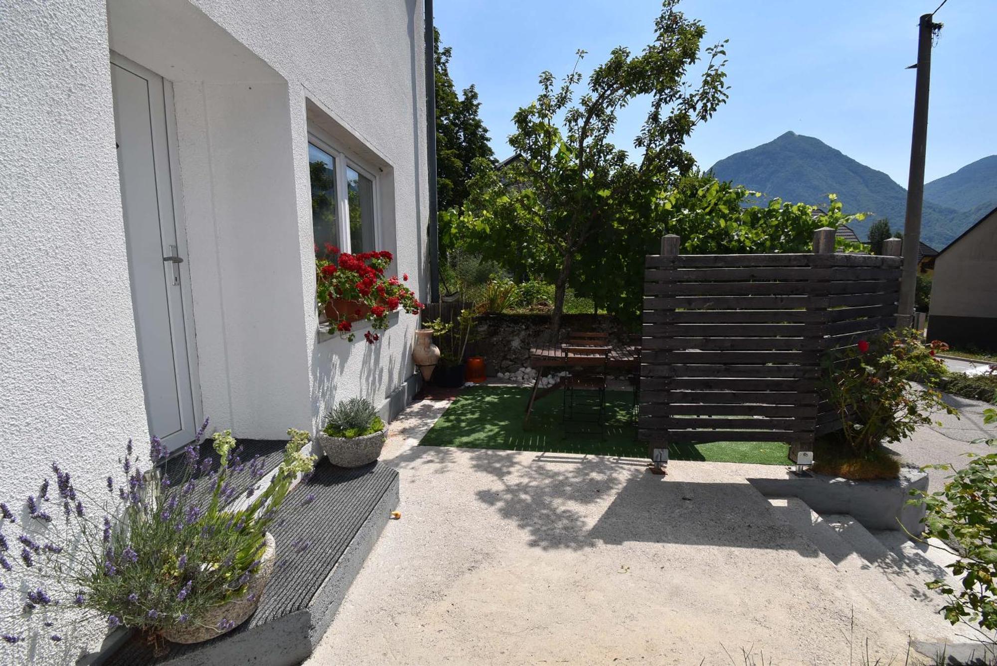 Apartments Free Alps, Massage & Wine Бовец Екстер'єр фото